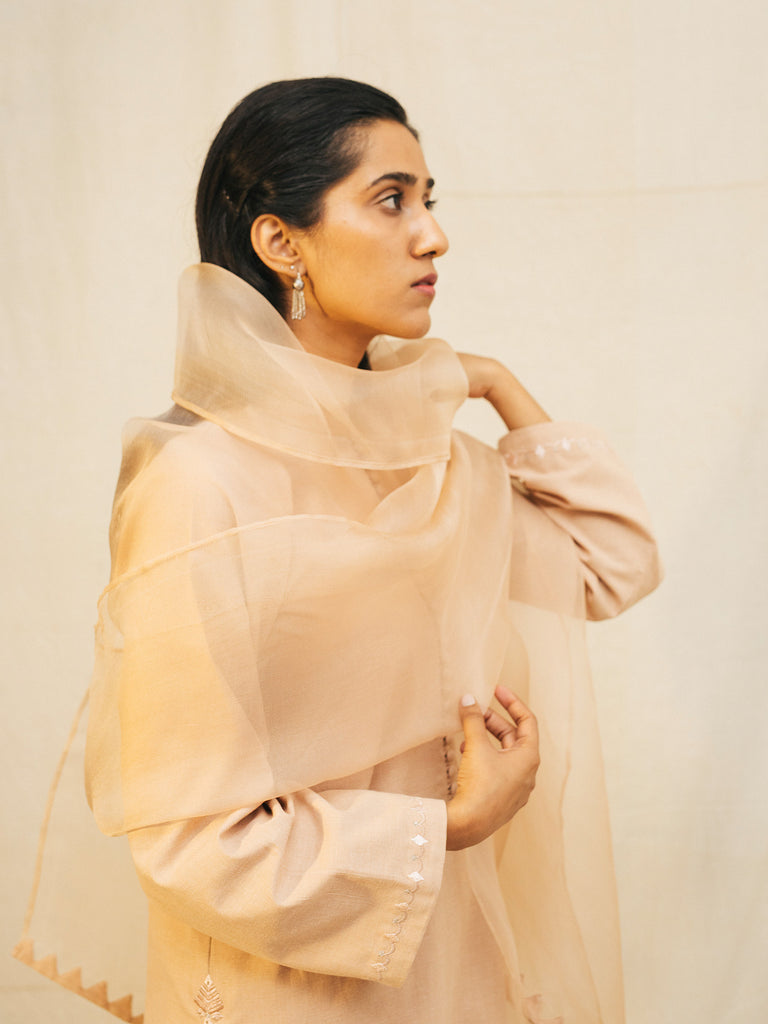 SANDSTONE KAMIZ & PANTS WITH ORGANZA DUPATTA