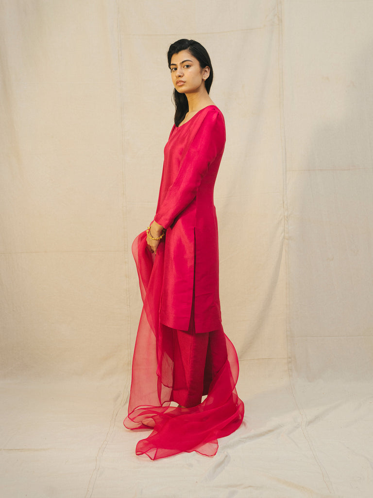 MONOTONE PURE RAW SILK ENSEMBLE IN DEEP PINK