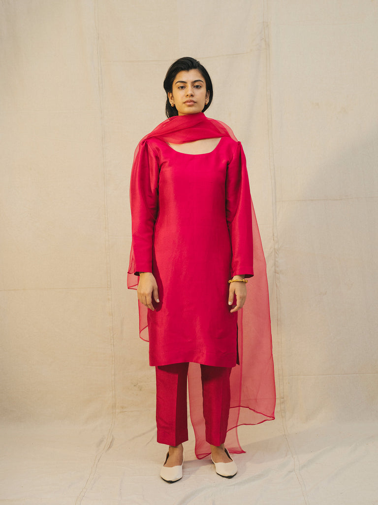 MONOTONE PURE RAW SILK ENSEMBLE IN DEEP PINK