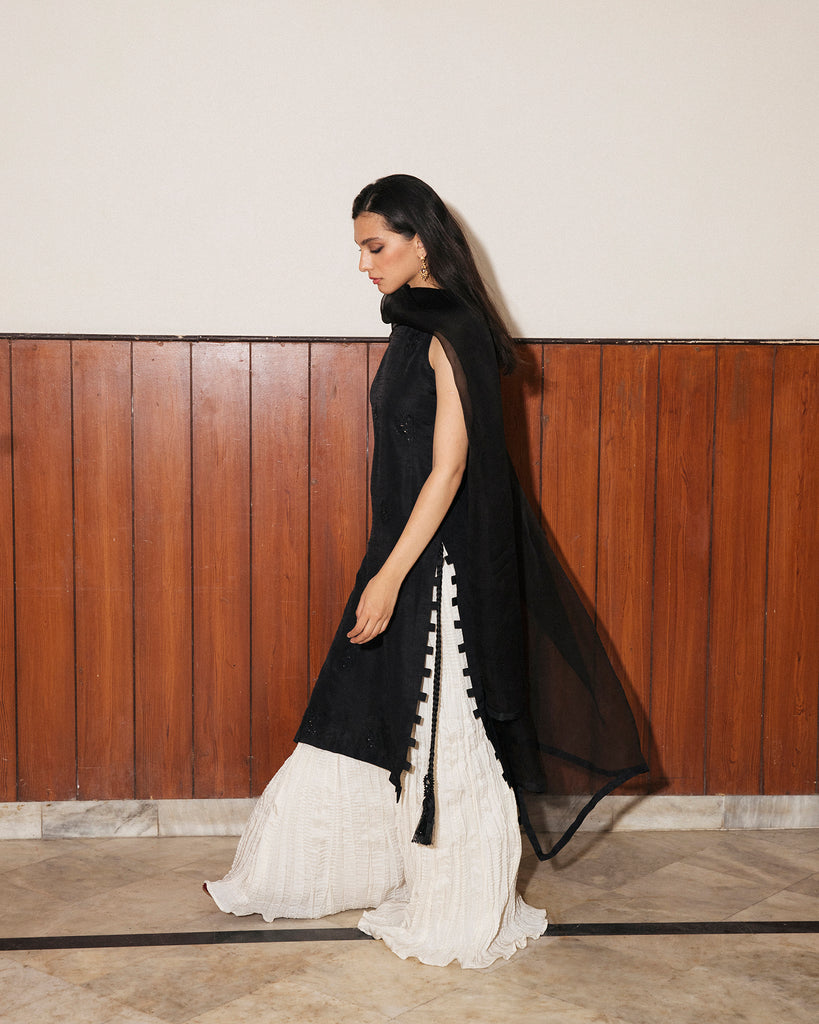 Kala Jora With White Gharrara - Without Dupatta